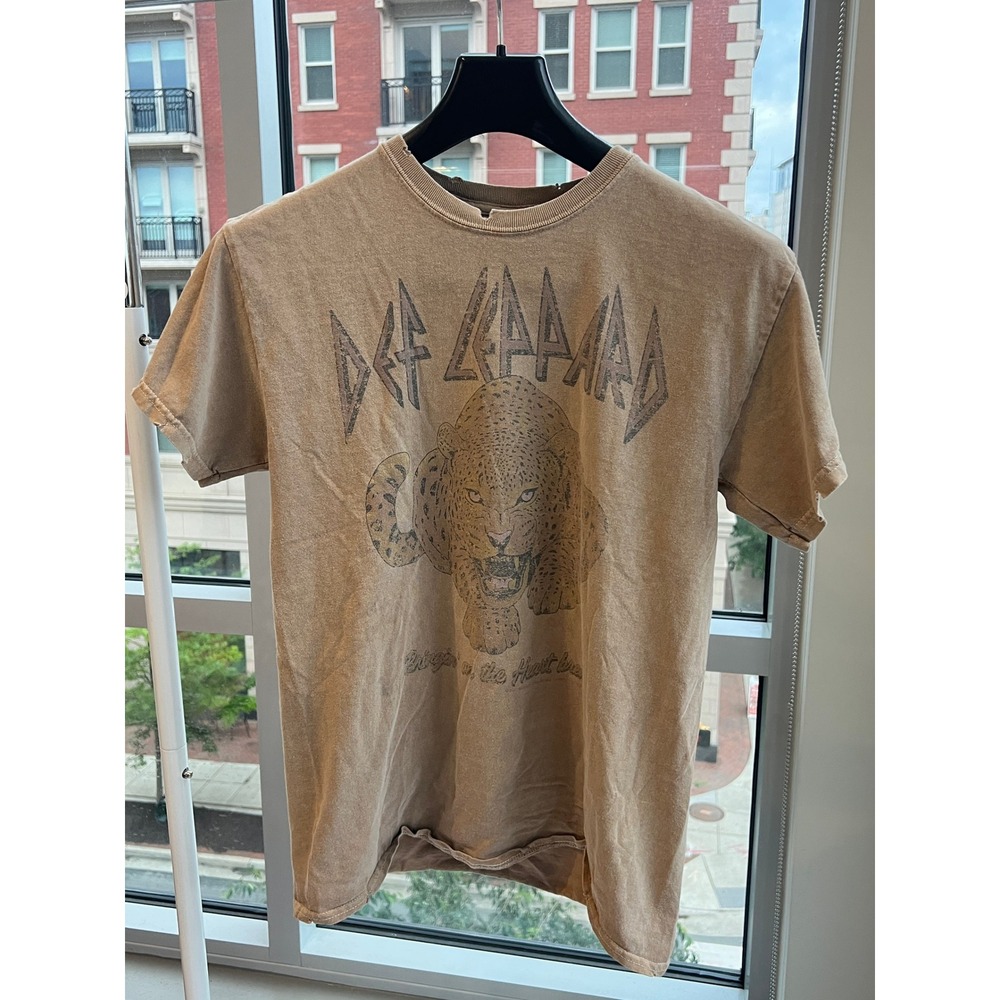Vinyl Icons Def Leppard Graphic Tee Sand Tan Distressed Band T-Shirt Small